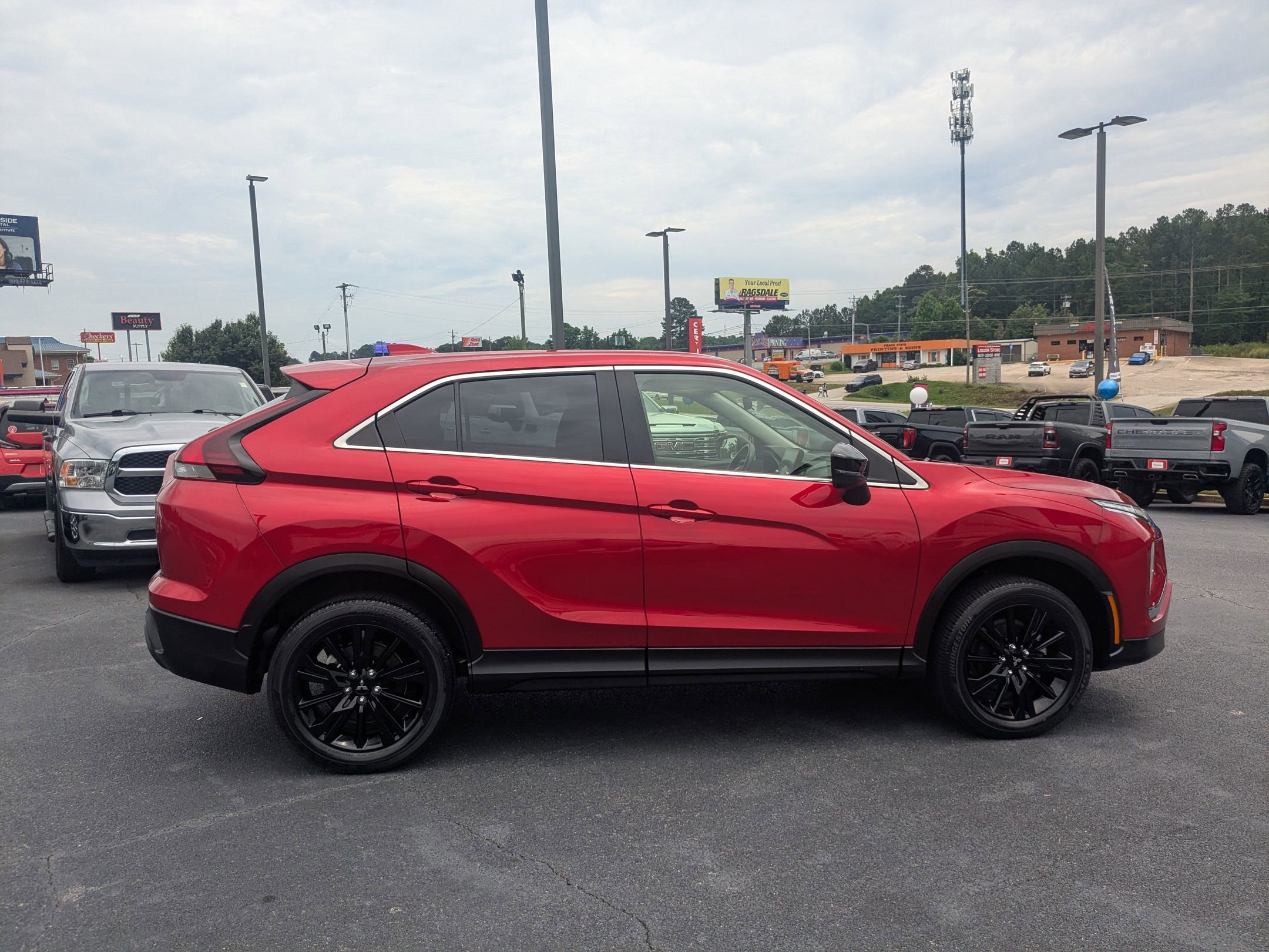Used 2024 Mitsubishi Eclipse Cross LE AWD/4WD image 4