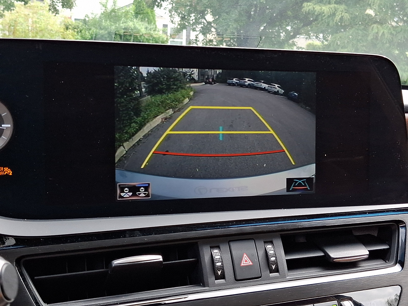 Certified 2022 Lexus ES 300h w/ Accessory Package 2 FWD image 19