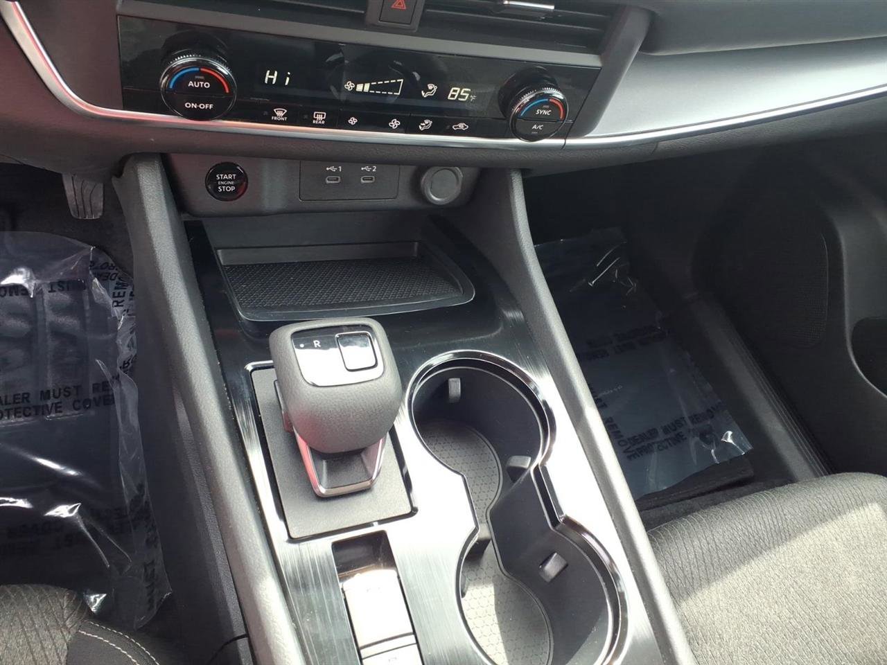 Used 2024 Nissan Rogue SV image 14