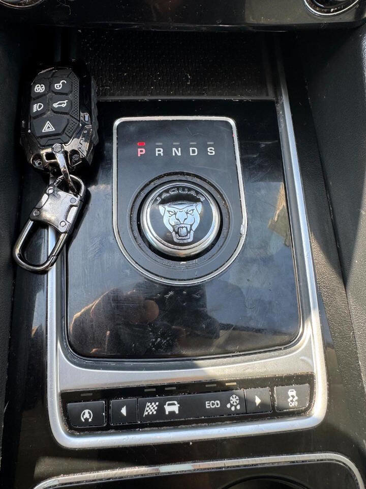 Used 2017 Jaguar F-PACE R-Sport image 27