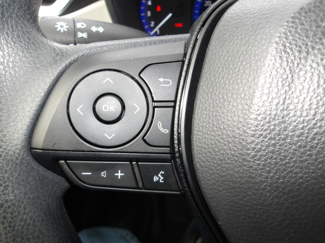 Used 2020 Toyota Corolla LE FWD image 14