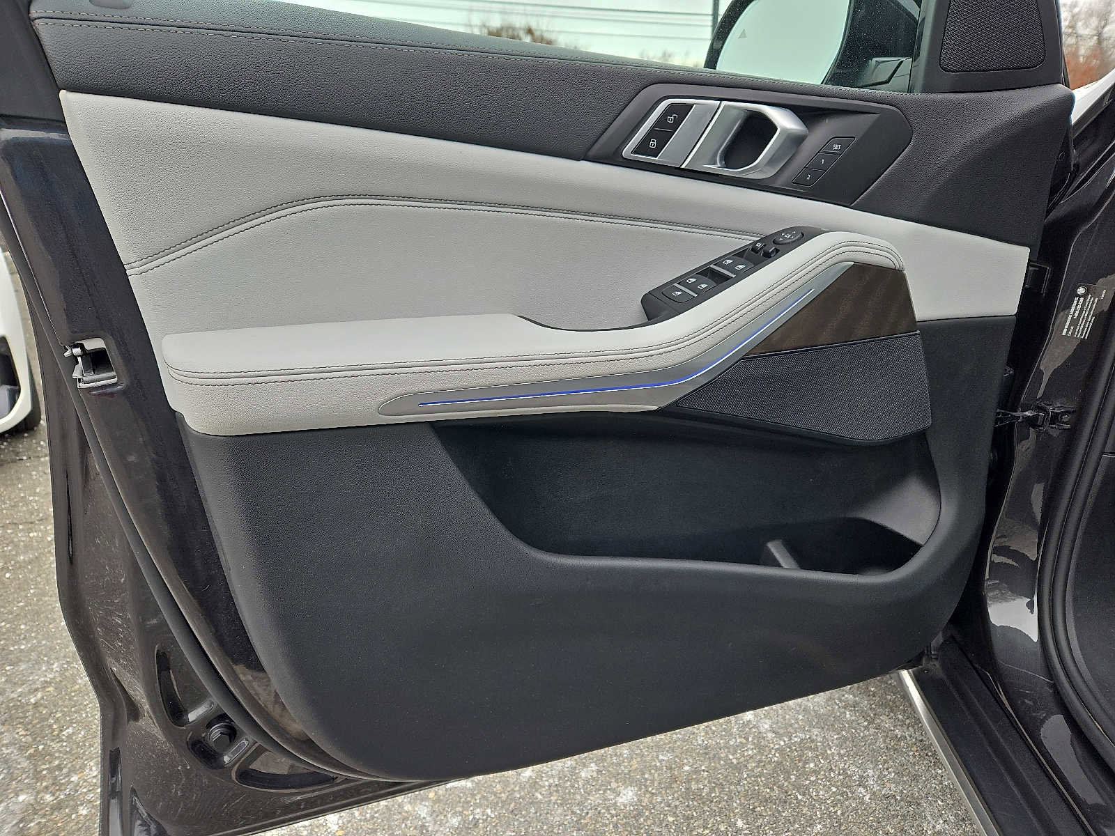 Used 2023 BMW X5 xDrive40i w/ Premium Package image 12