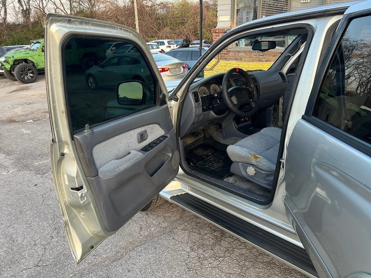 Used 2000 Toyota 4Runner SR5 image 9