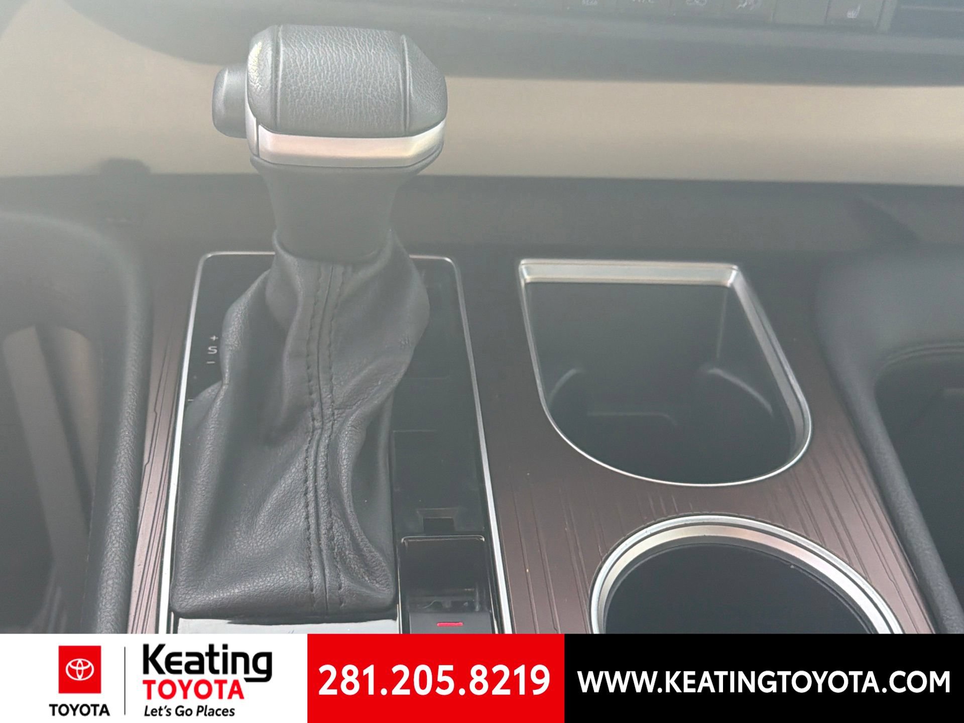 Used 2024 Toyota Sienna XLE FWD image 18