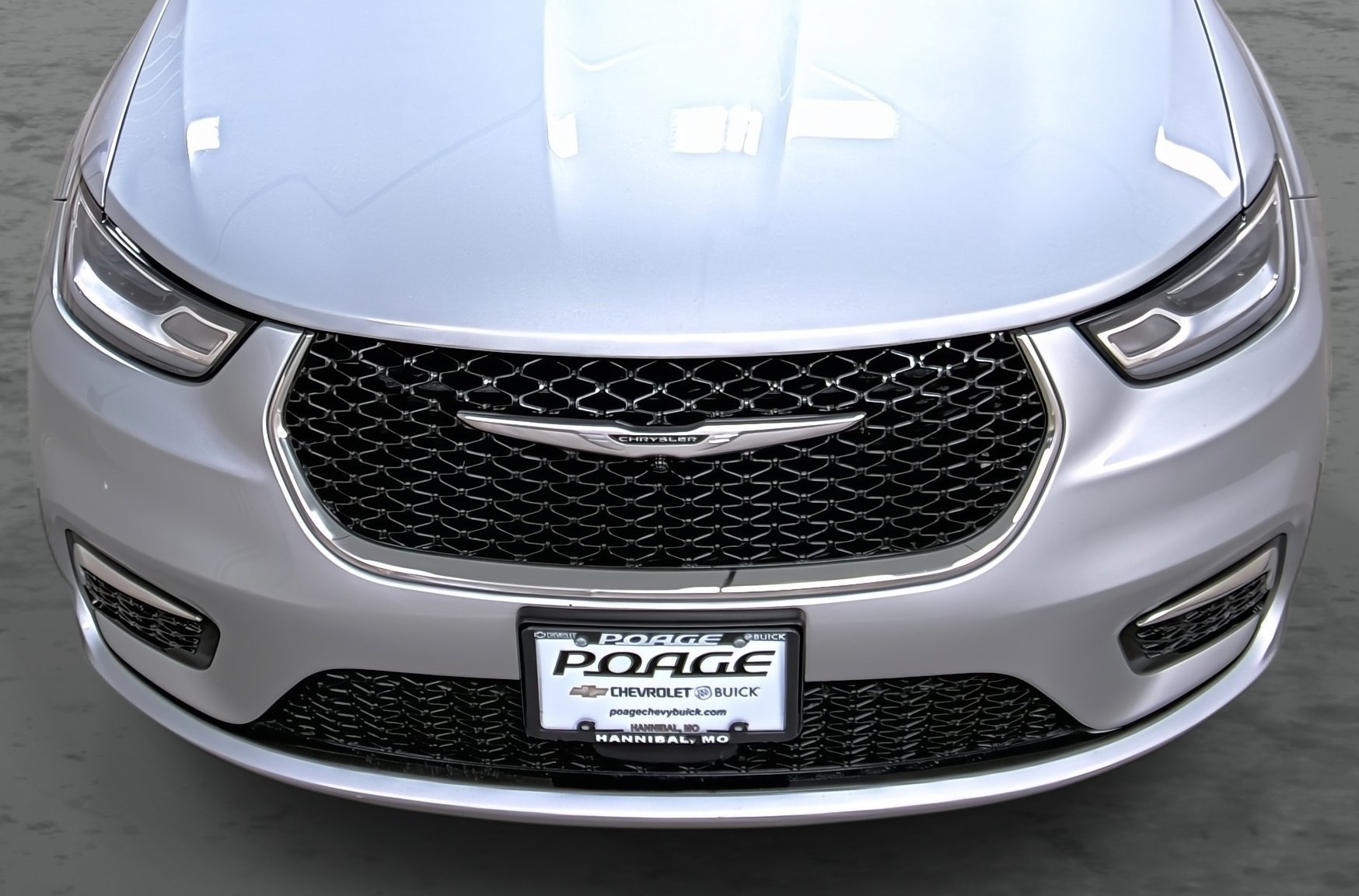 Used 2024 Chrysler Pacifica Touring-L image 16