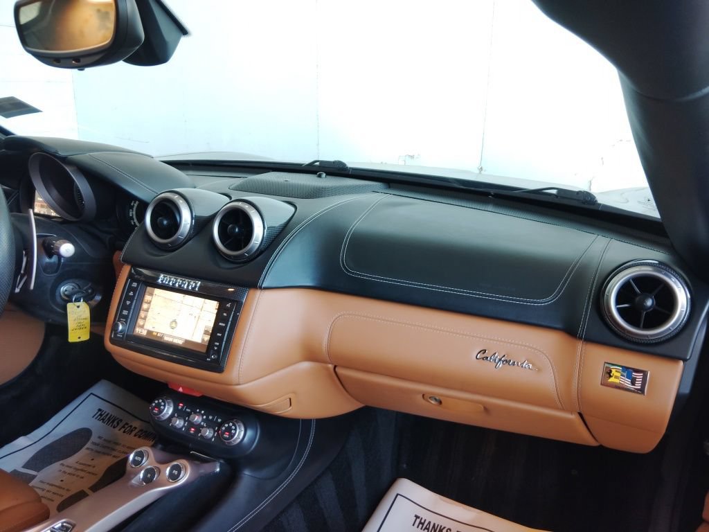 Used 2014 Ferrari California RWD image 22