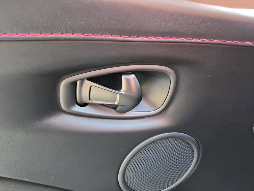 Used 2019 Aston Martin V8 Vantage Coupe image 18