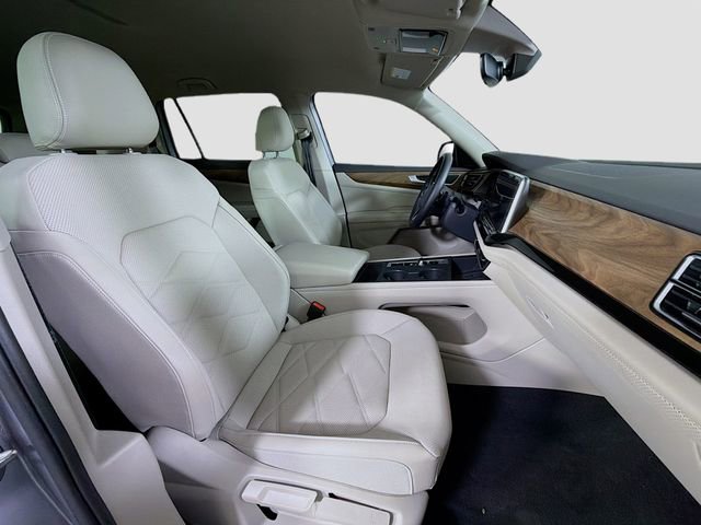 Used 2025 Volkswagen Atlas SE image 30