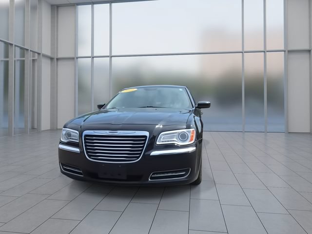 Used 2014 Chrysler 300 RWD image 3