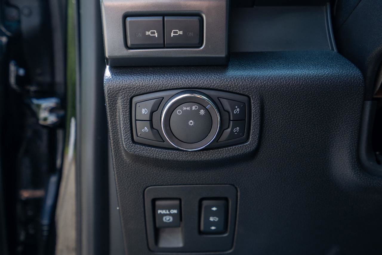 Used 2018 Ford F150 XLT w/ Equipment Group 302A Luxury AWD/4WD image 15