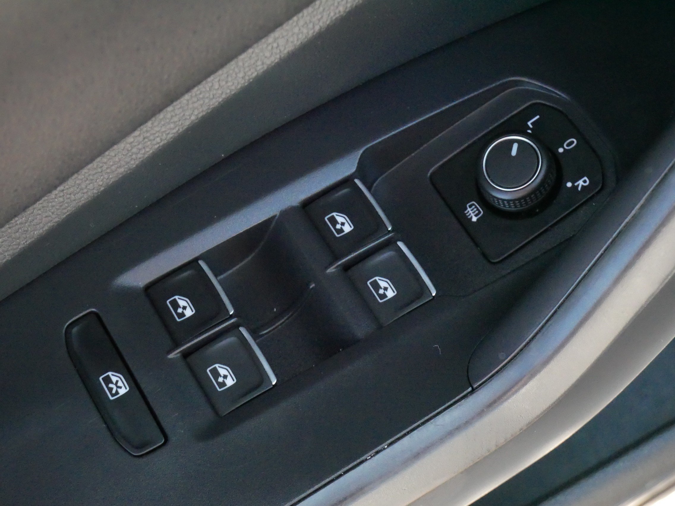 Certified 2025 Volkswagen Jetta Sport FWD image 19