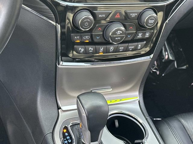 Used 2020 Jeep Grand Cherokee Limited w/ Luxury Group II image 22