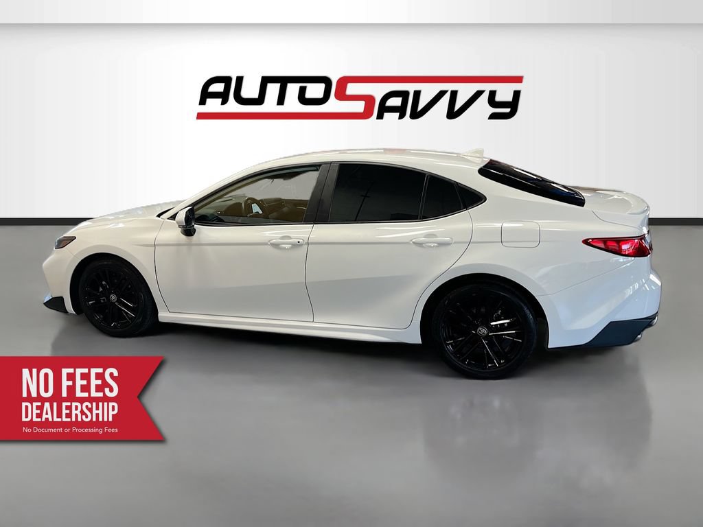 Used 2025 Toyota Camry SE FWD image 4