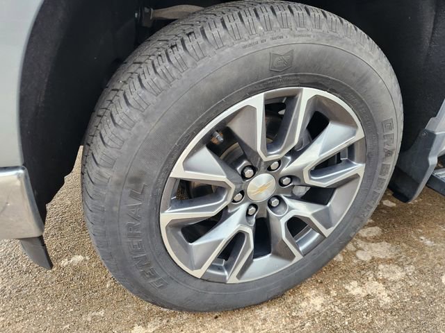 Used 2023 Chevrolet Silverado 1500 LT AWD/4WD image 10