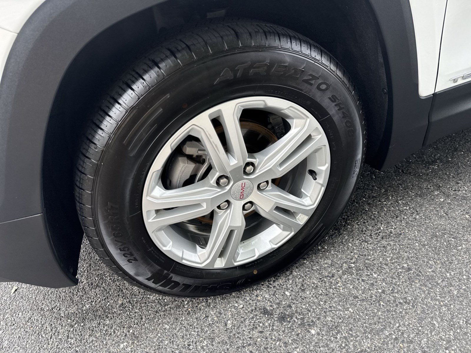 Used 2024 GMC Terrain SLE AWD/4WD image 12