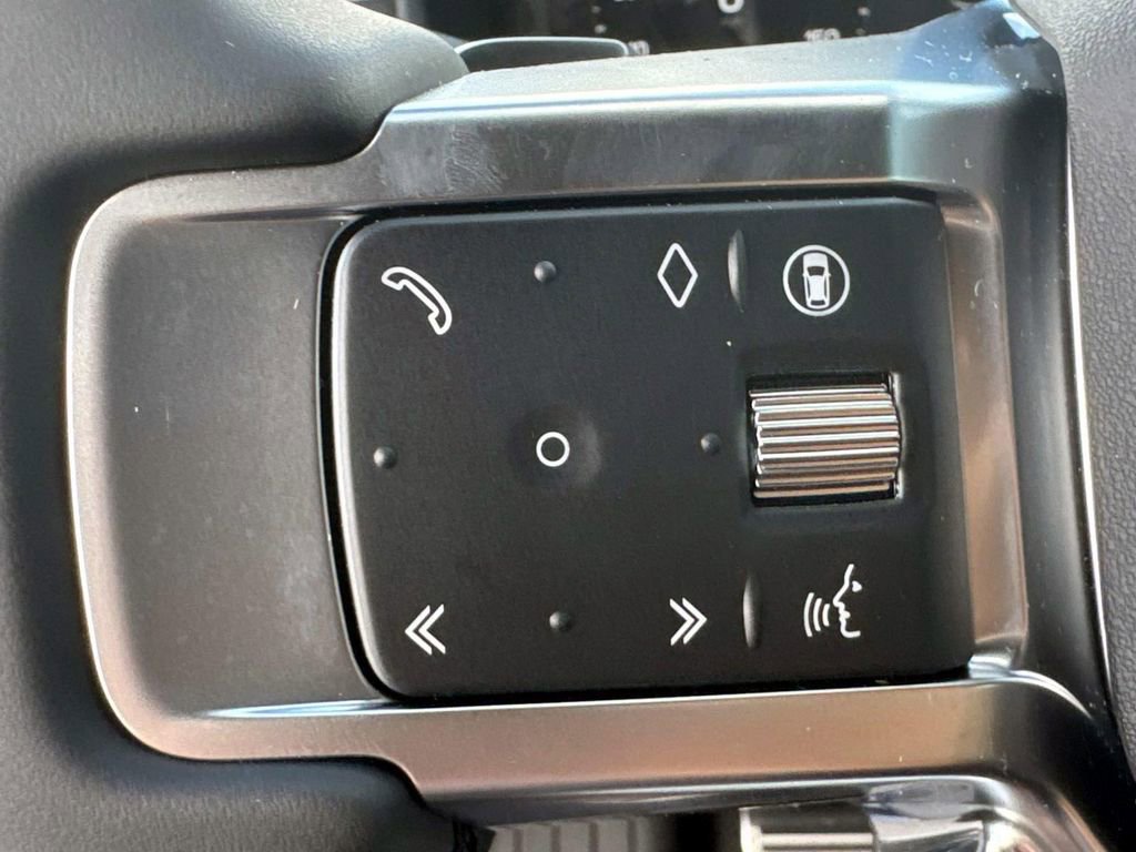 New 2025 Land Rover Discovery Dynamic SE image 29