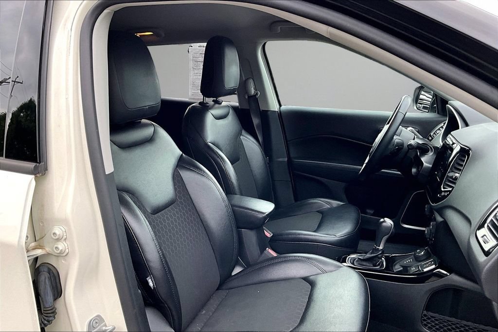 Used 2018 Jeep Compass Latitude w/ Popular Equipment Group AWD/4WD image 28