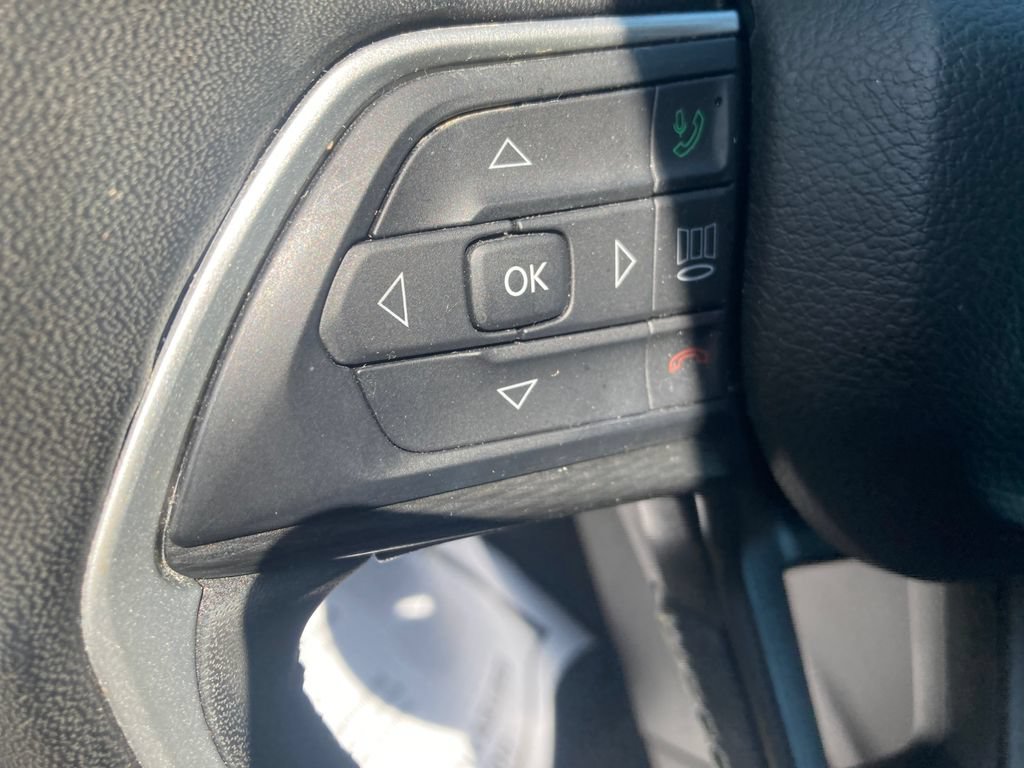 Used 2023 Jeep Grand Cherokee L Laredo AWD/4WD image 39