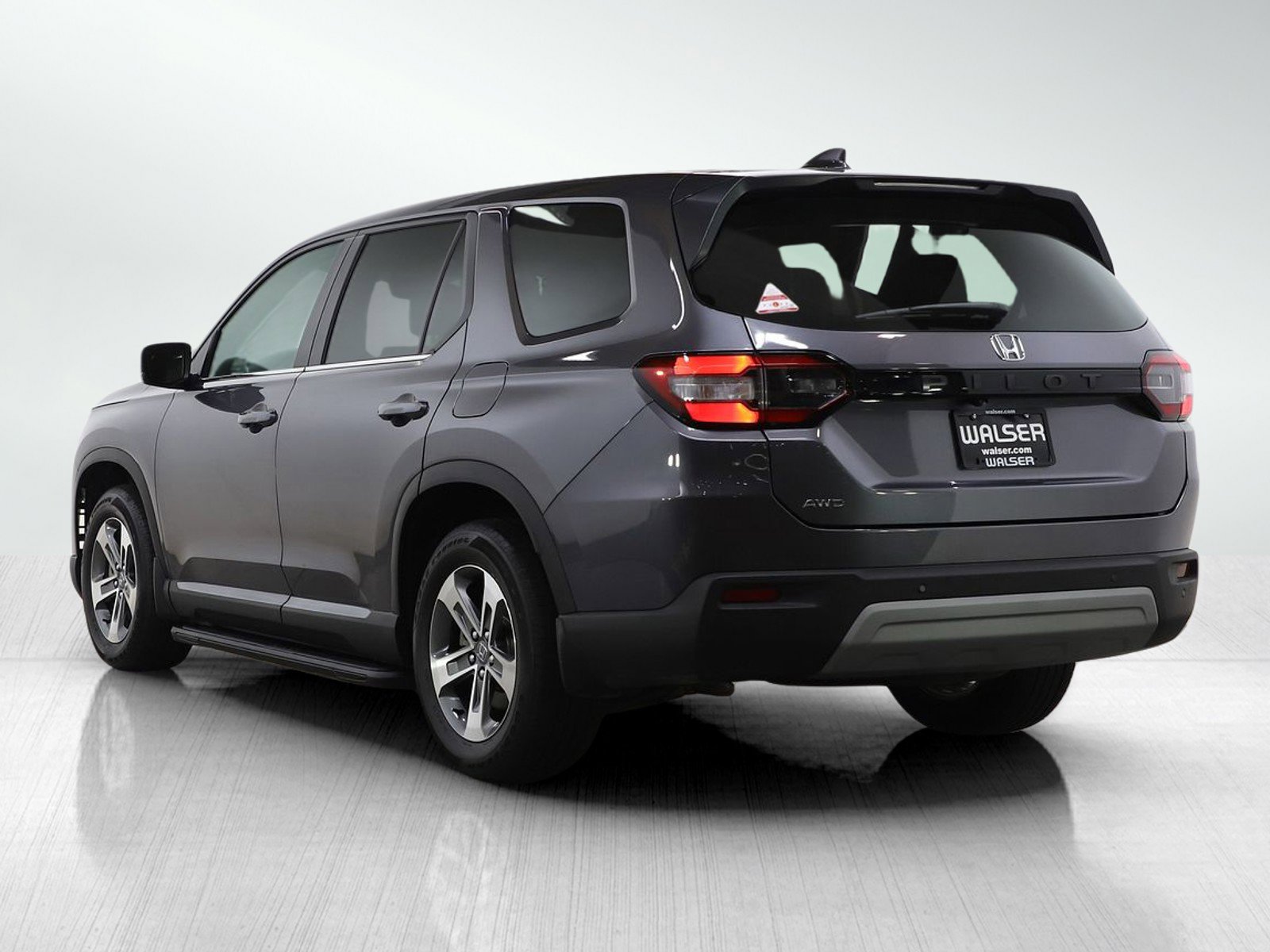 Used 2025 Honda Pilot EX-L image 3