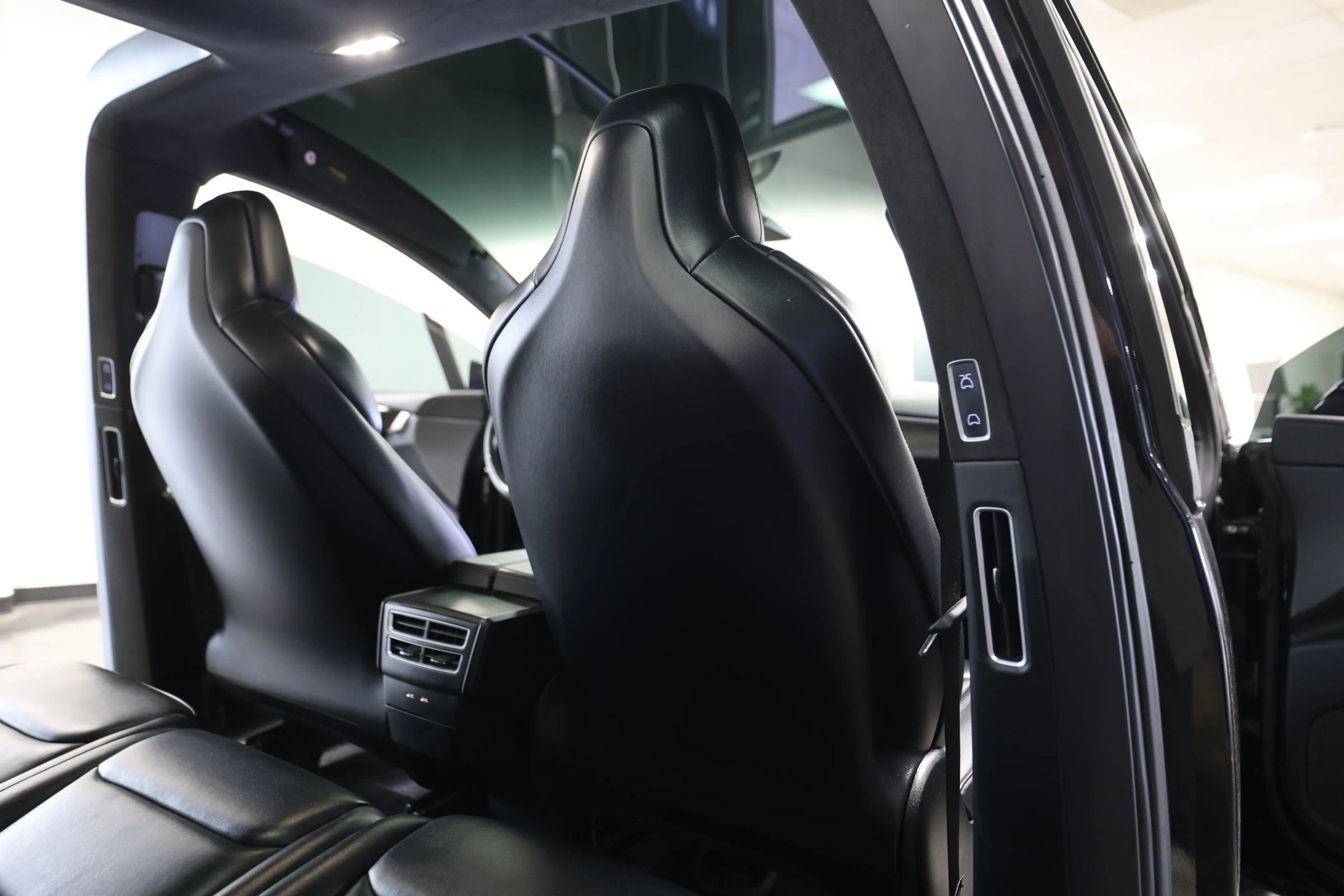 Used 2018 Tesla Model X 75D image 40