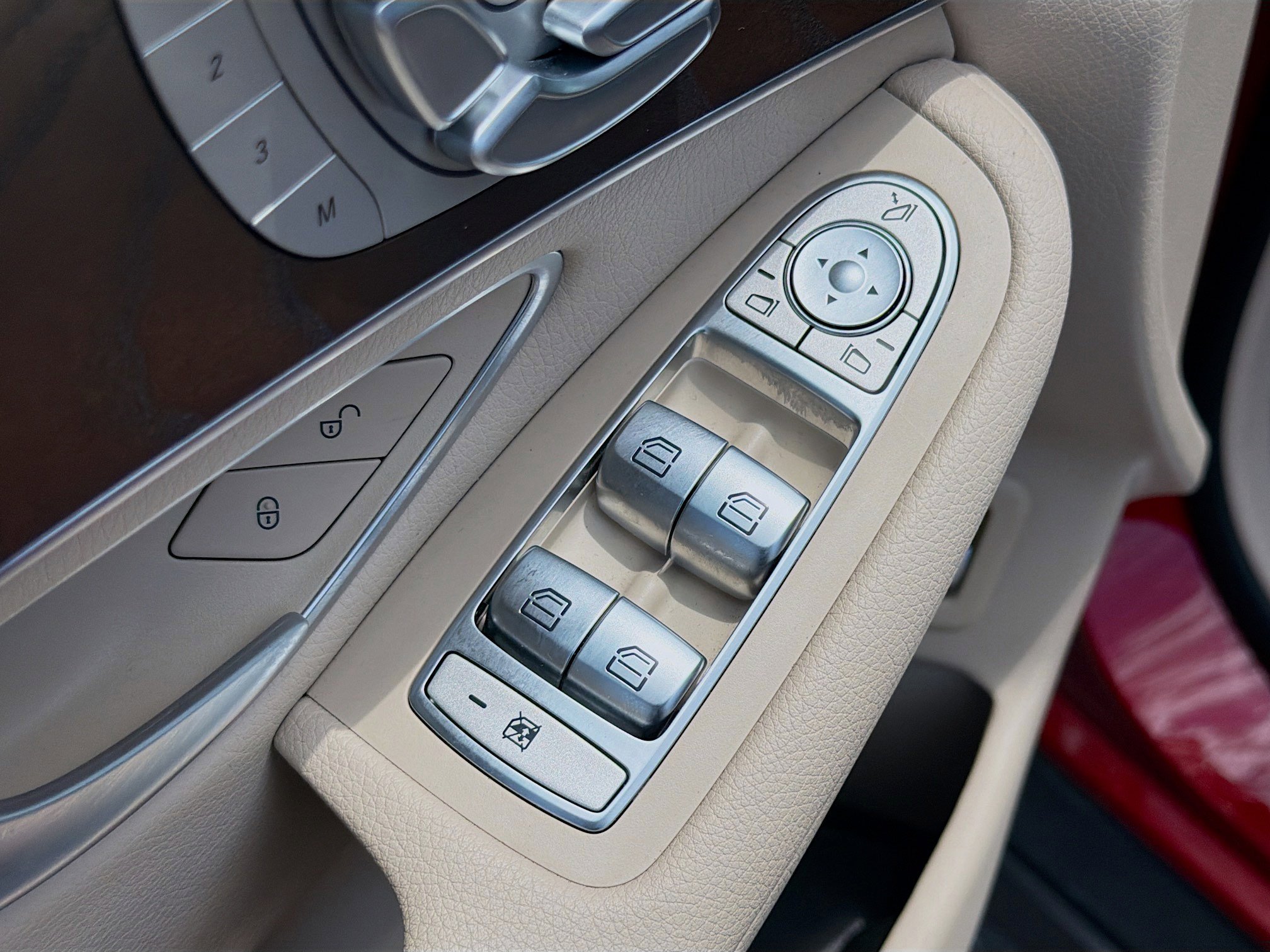 Used 2019 Mercedes-Benz GLC 300 4MATIC image 23