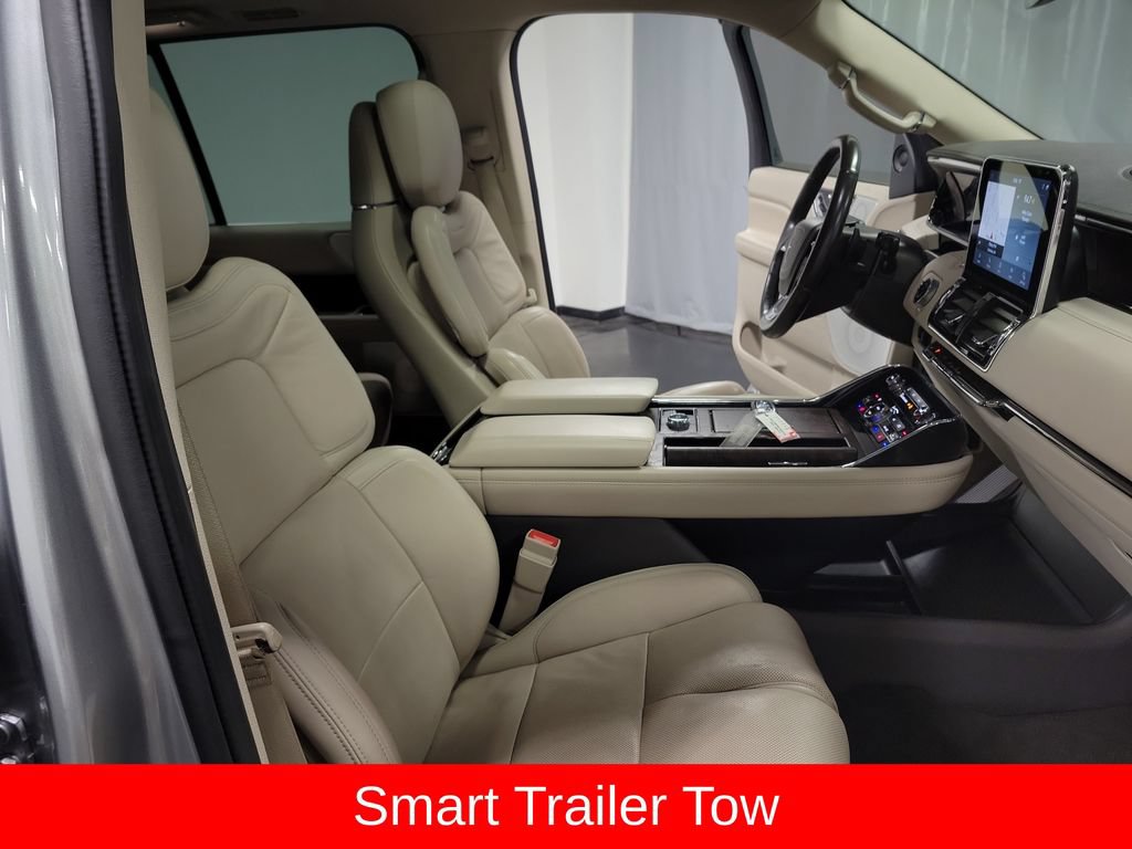 Used 2020 Lincoln Navigator Reserve w/ Luxury Package RWD image 24