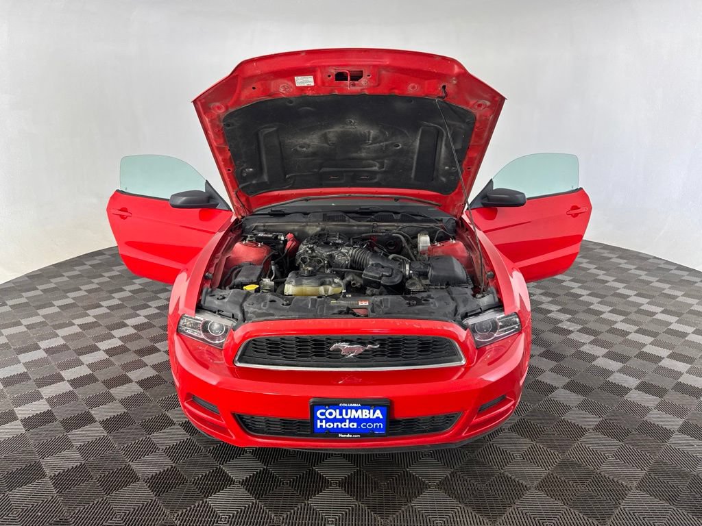 Used 2013 Ford Mustang Coupe RWD image 12