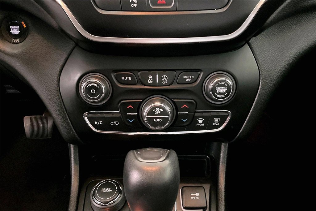 Used 2019 Jeep Cherokee Latitude Plus w/ Comfort/Convenience Group image 15