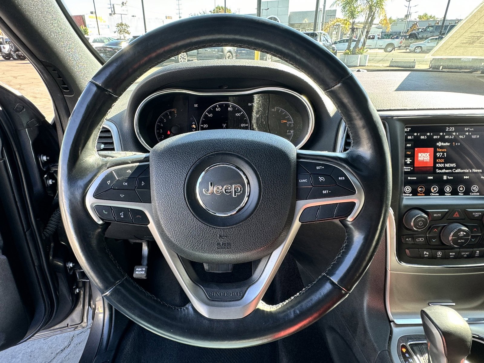 Used 2018 Jeep Grand Cherokee Altitude image 23