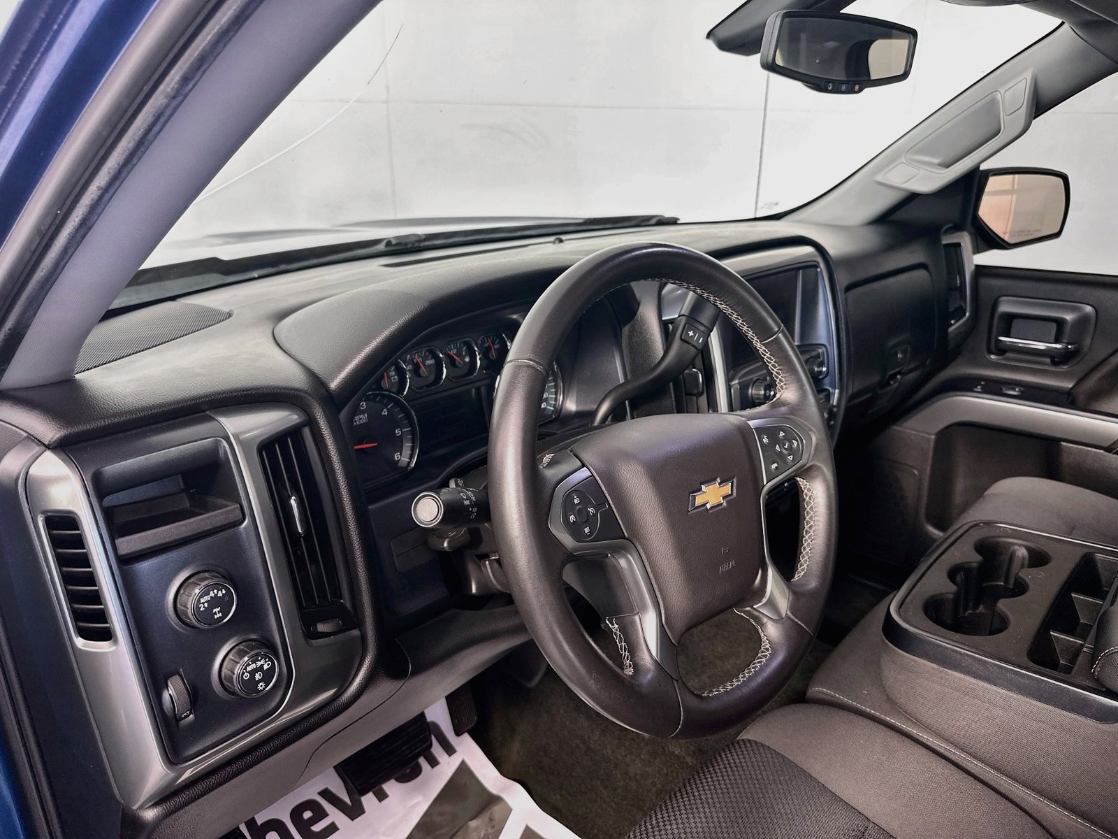 Used 2018 Chevrolet Silverado 1500 LT w/ LT Eassist Package AWD/4WD image 9