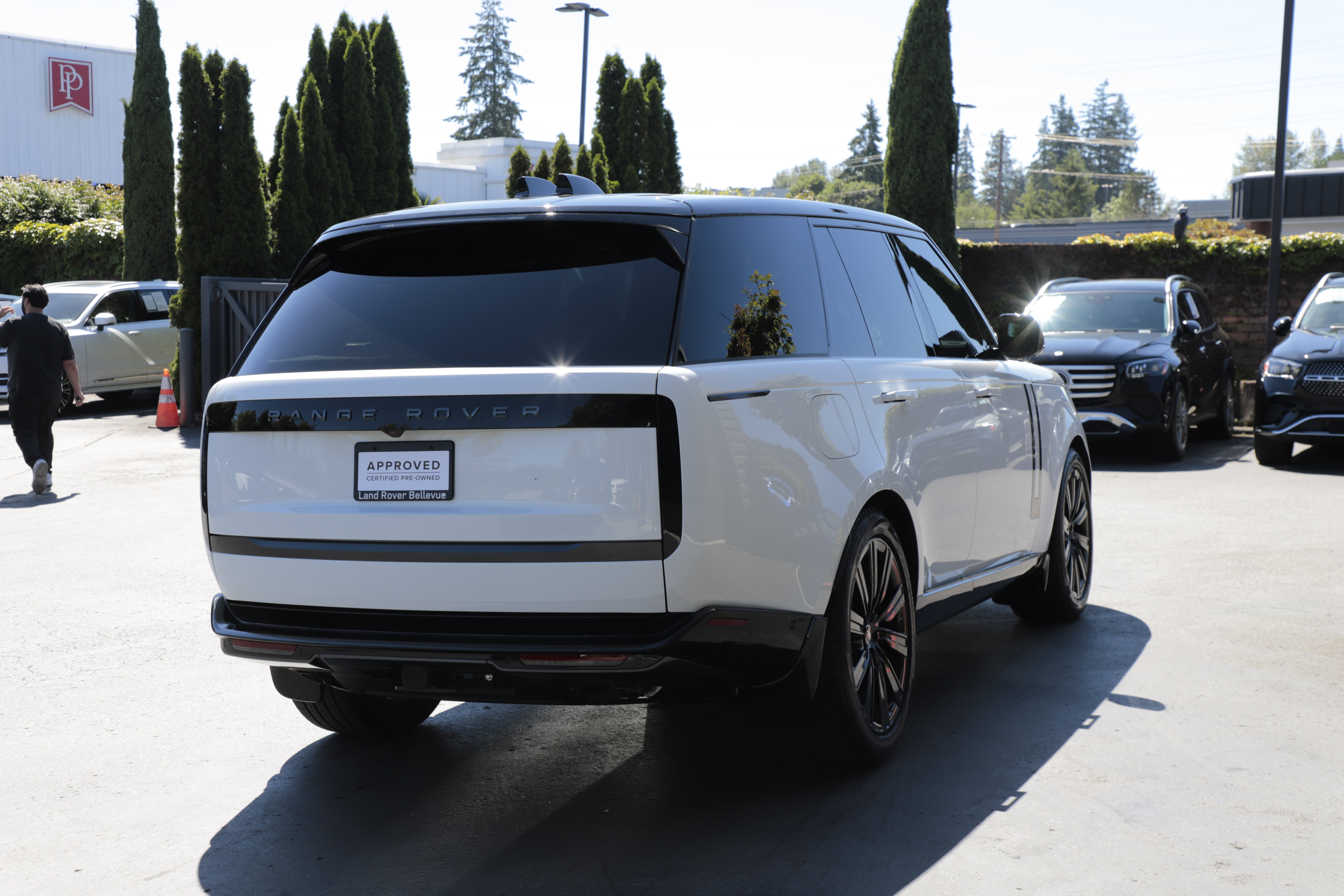 Certified 2025 Land Rover Range Rover SE AWD/4WD image 6