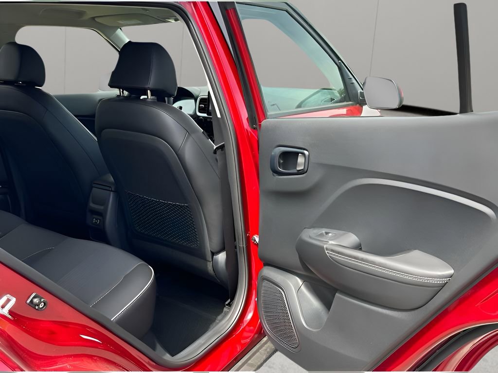 Used 2024 Hyundai Venue Limited image 24