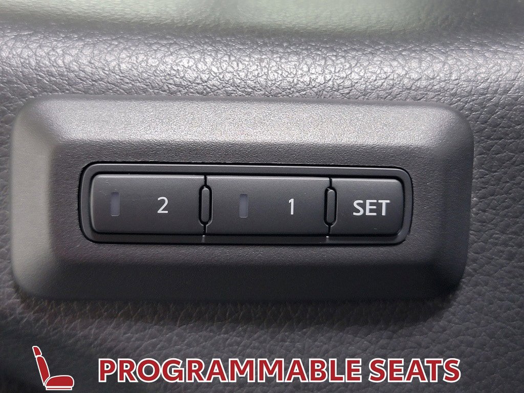 Used 2022 Nissan Titan PRO-4X w/ Pro-4x Convenience Package AWD/4WD image 33