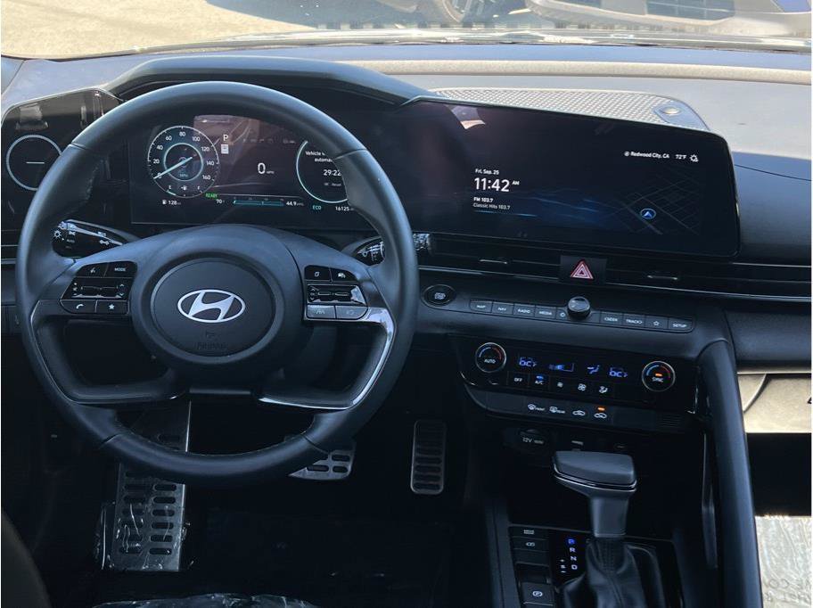 Used 2025 Hyundai Elantra SEL FWD image 10