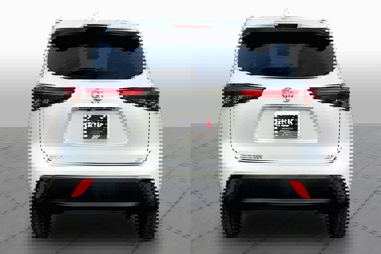 Used 2023 Toyota Highlander XLE image 5