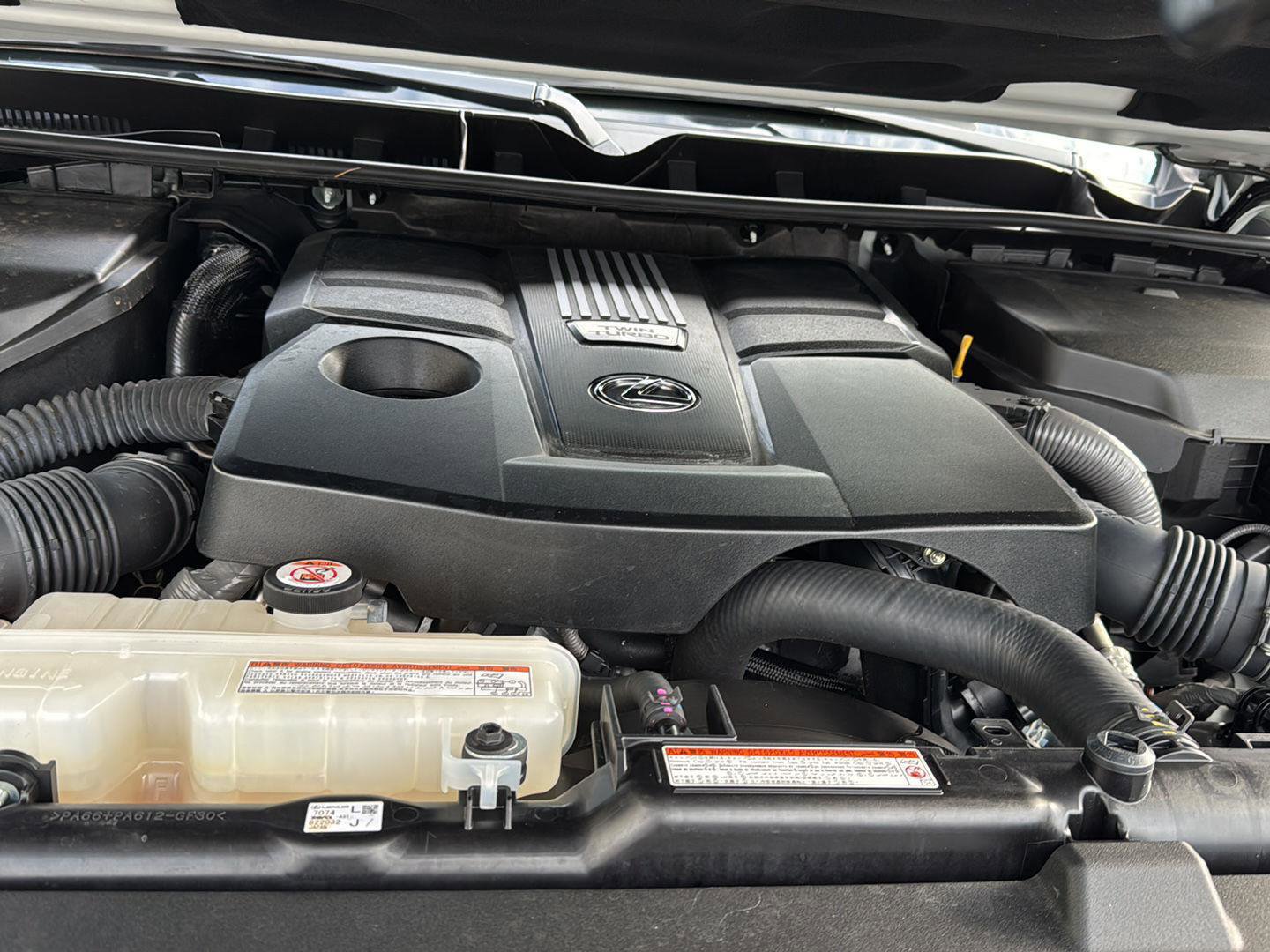 Used 2023 Lexus LX 600 4WD w/ Luxury Package image 35