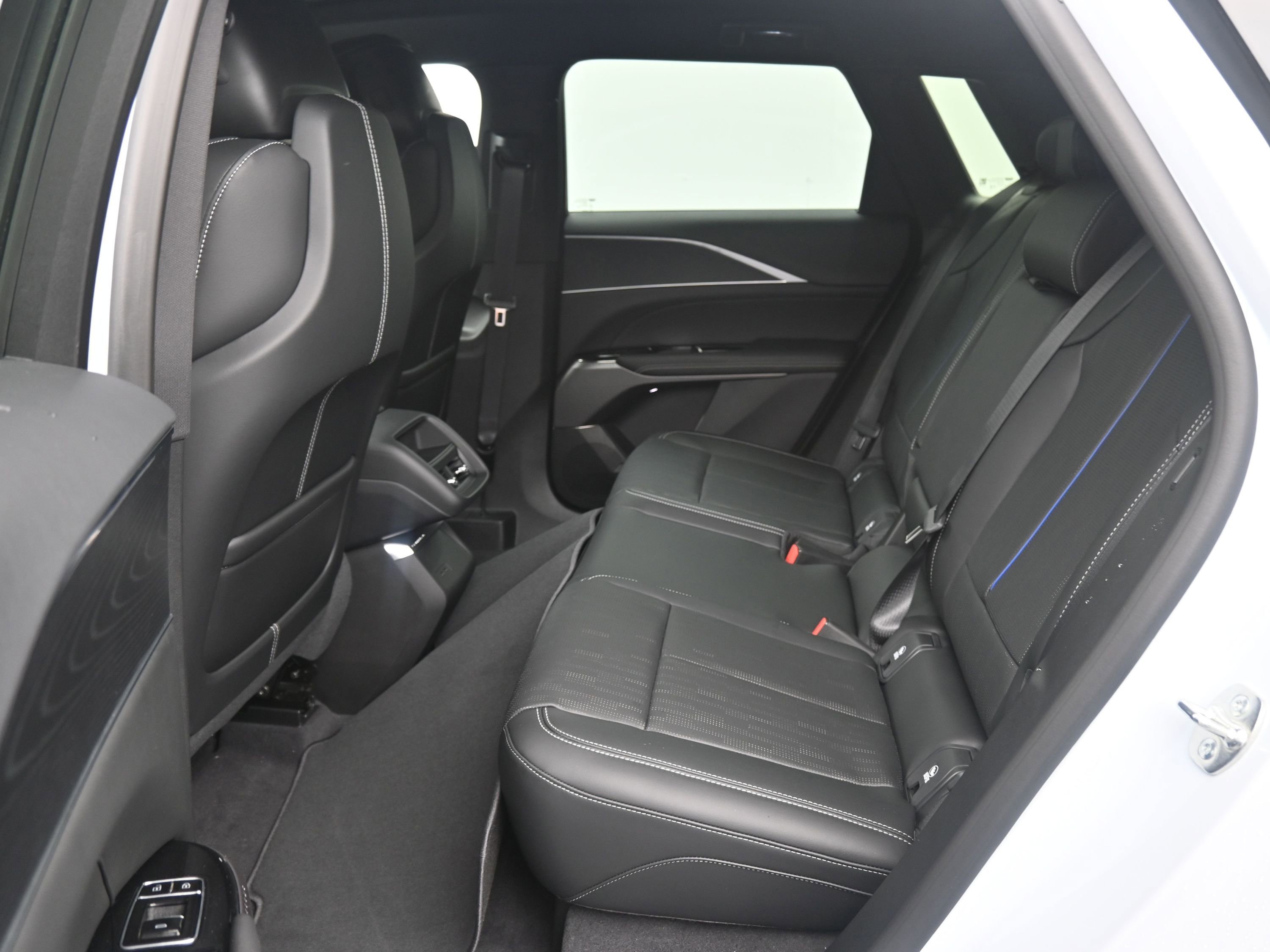 New 2026 Cadillac Lyriq Sport image 9