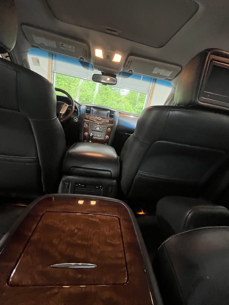 Used 2015 INFINITI QX80 4WD w/ Deluxe Technology Package image 7