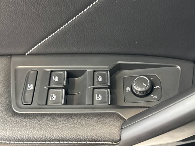 Used 2023 Volkswagen Tiguan SE R-Line AWD/4WD image 27