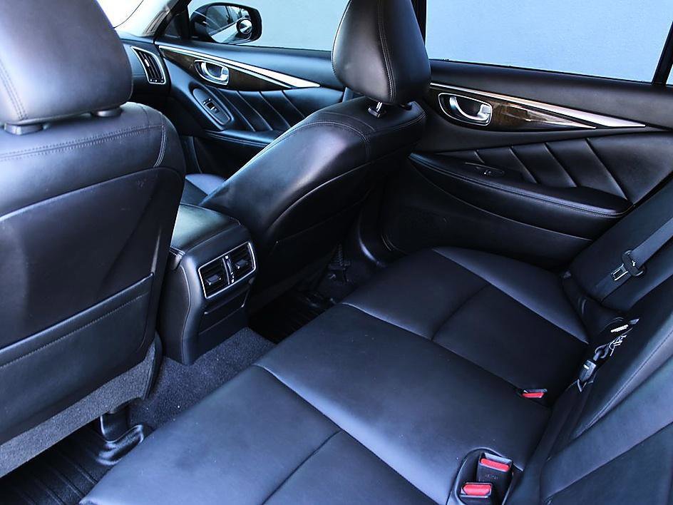 Used 2018 INFINITI Q50 Luxe w/ Essential Package (2.0T Luxe) RWD image 14
