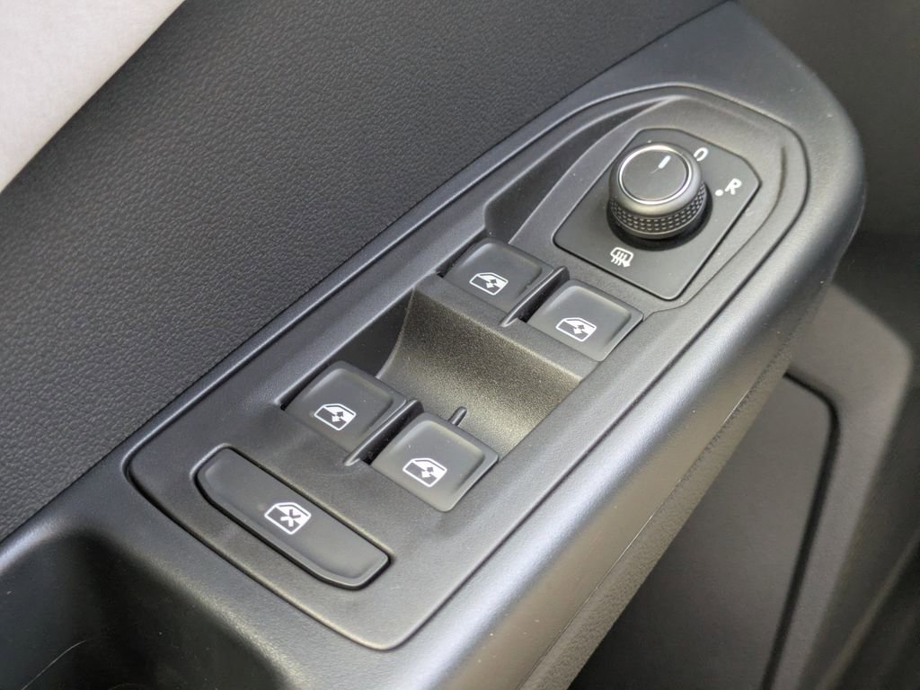 New 2026 Volkswagen Taos SE image 23