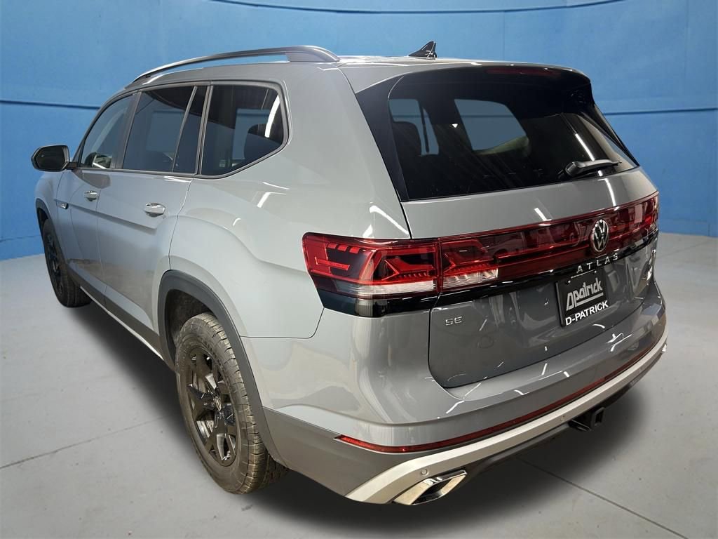 Used 2024 Volkswagen Atlas Peak Edition SE image 7