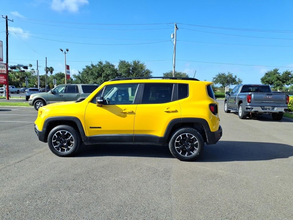 Used 2023 Jeep Renegade Latitude w/ Sun/Sound Group AWD/4WD image 2