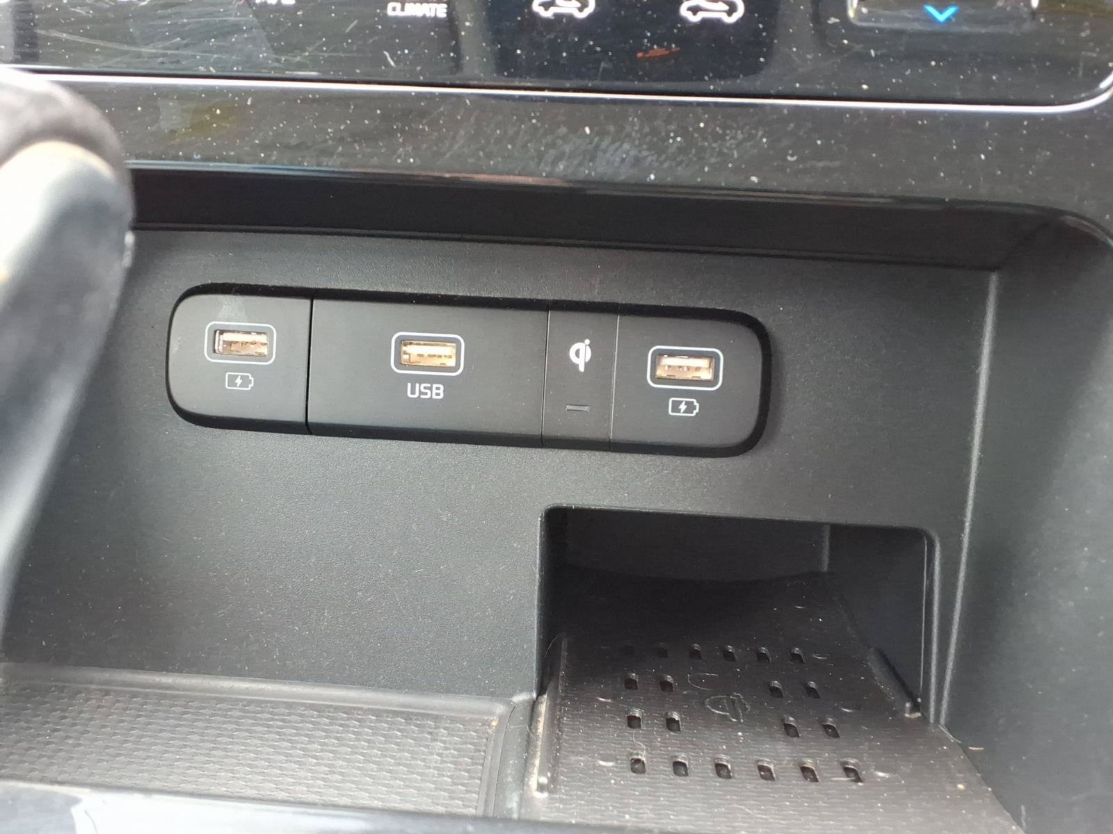 Used 2023 Kia Carnival EX FWD image 24