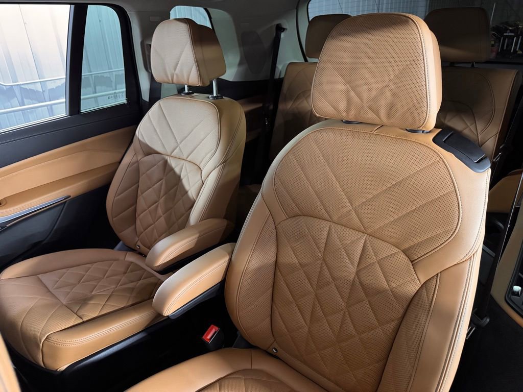 Used 2024 BMW X7 xDrive40i w/ Premium Package image 49