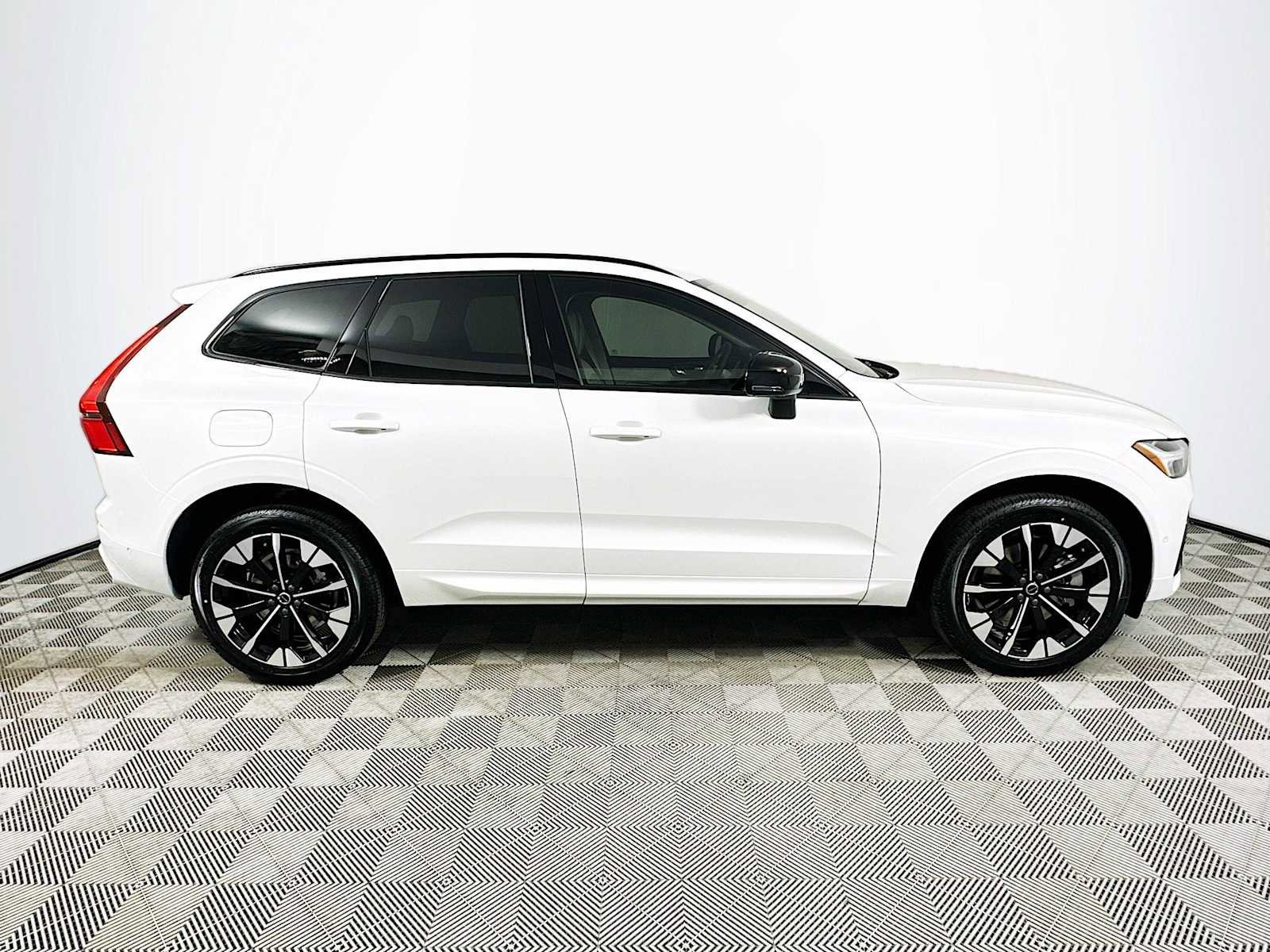 New 2026 Volvo XC60 T8 Ultra w/ Protection Package AWD/4WD image 8