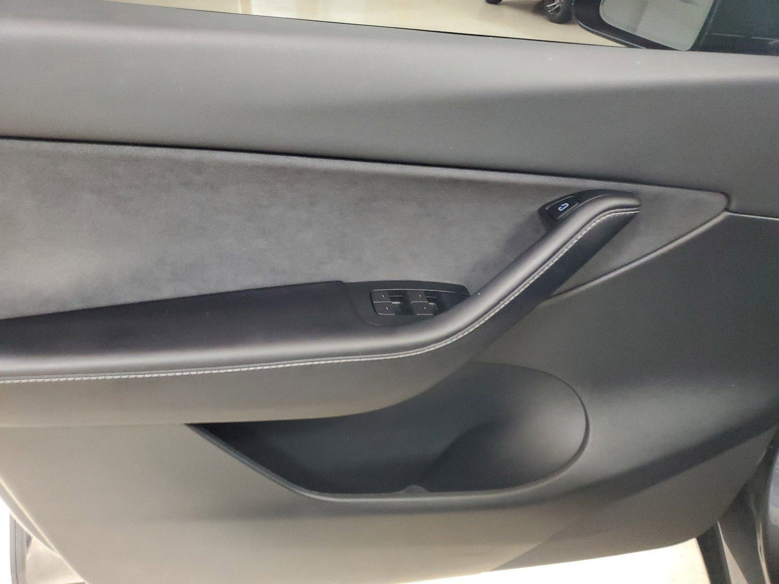 Used 2022 Tesla Model Y Long Range image 20