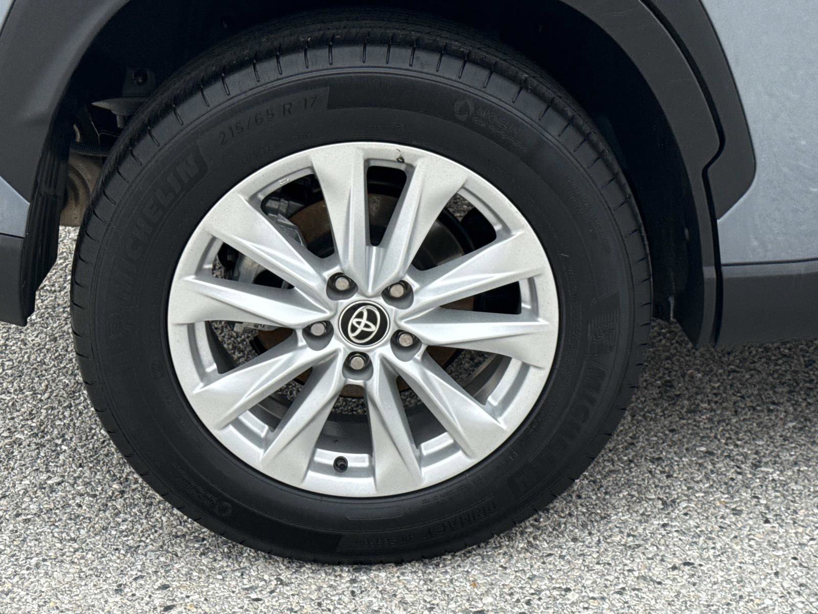 Used 2025 Toyota Corolla Cross LE w/ Moonroof Package image 24