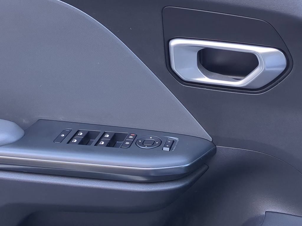 Used 2025 Kia K4 LXS image 13