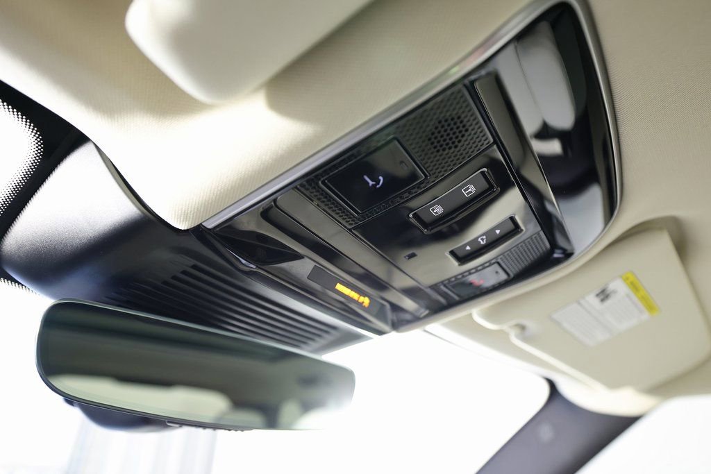 Used 2025 Land Rover Range Rover SE image 36